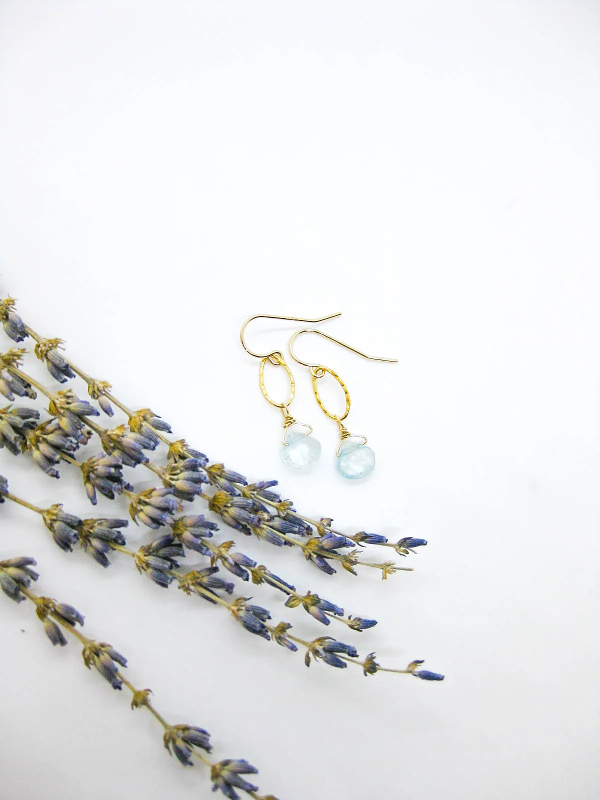 Chrysanthe: Aquamarine Earrings - e589