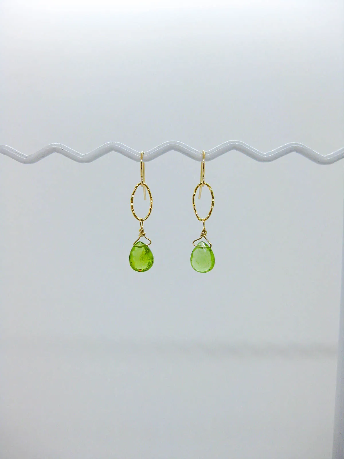 Chrysanthe: Peridot Earrings - e707