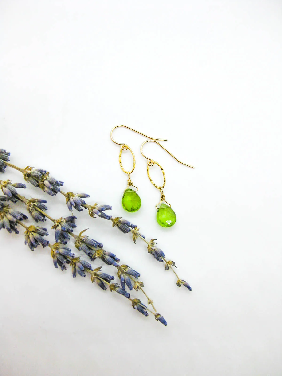 Chrysanthe: Peridot Earrings - e707