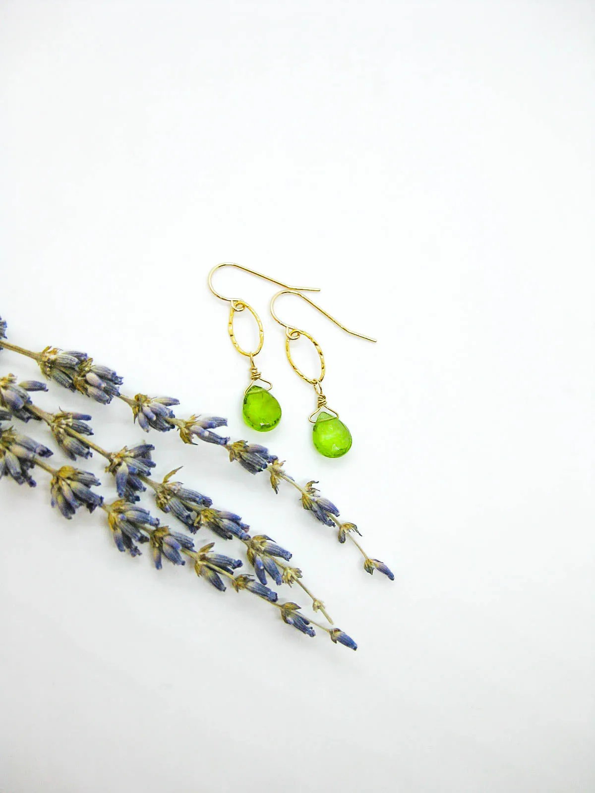 Chrysanthe: Peridot Earrings - e707