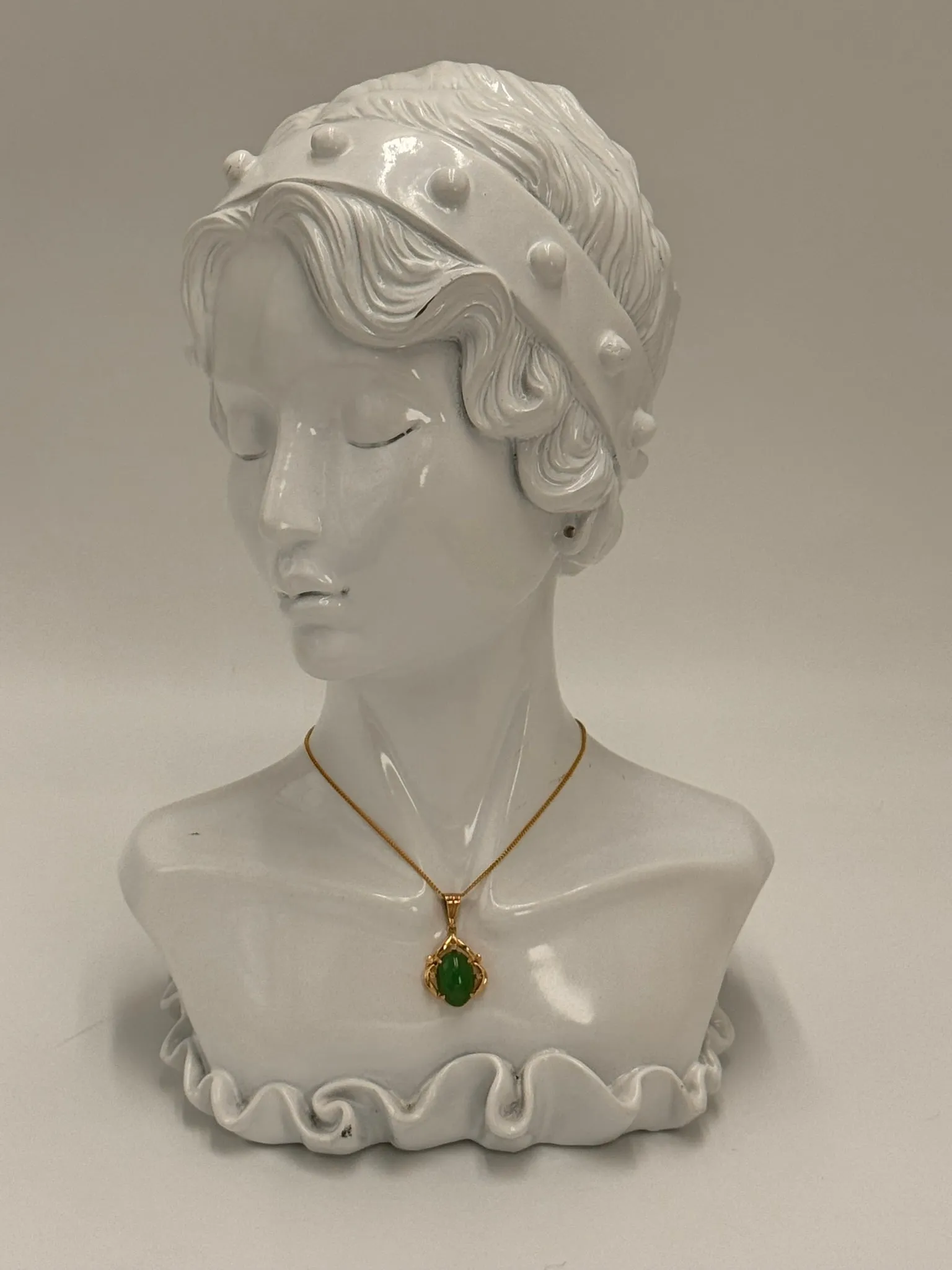 Elegant 9ct Yellow Gold Jade and Diamond Pendant - Timeless Beauty