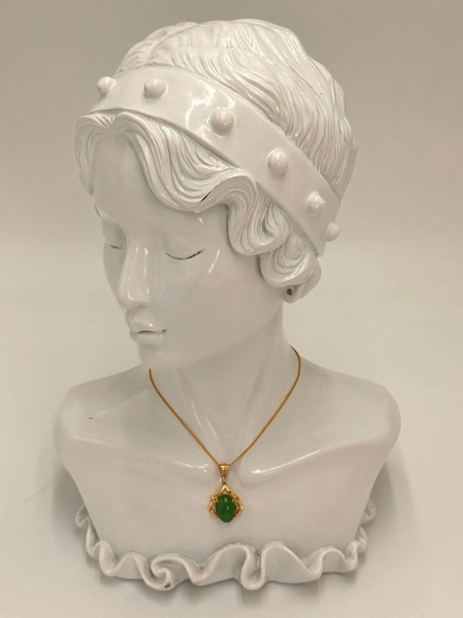 Elegant 9ct Yellow Gold Jade and Diamond Pendant - Timeless Beauty