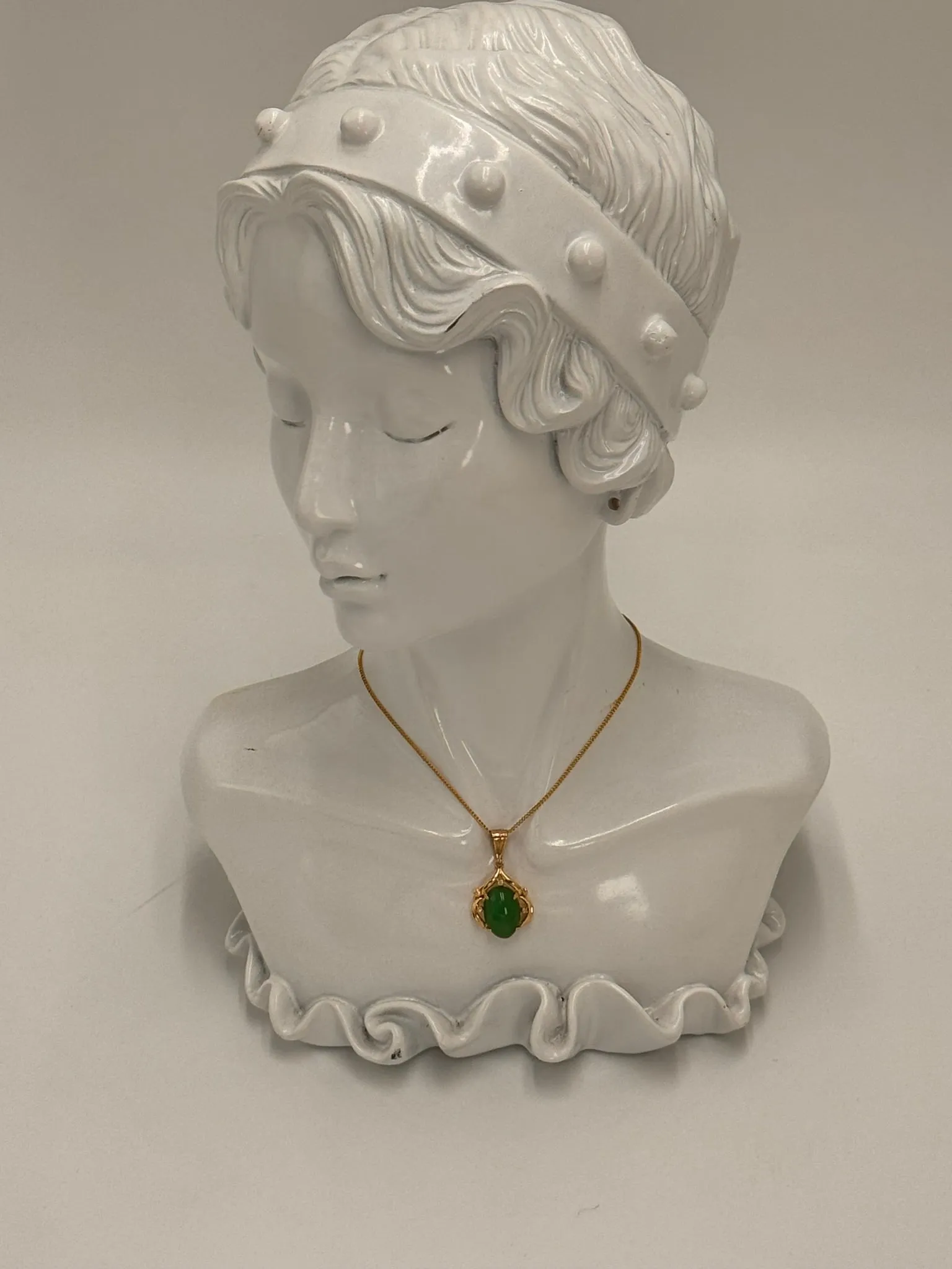 Elegant 9ct Yellow Gold Jade and Diamond Pendant - Timeless Beauty