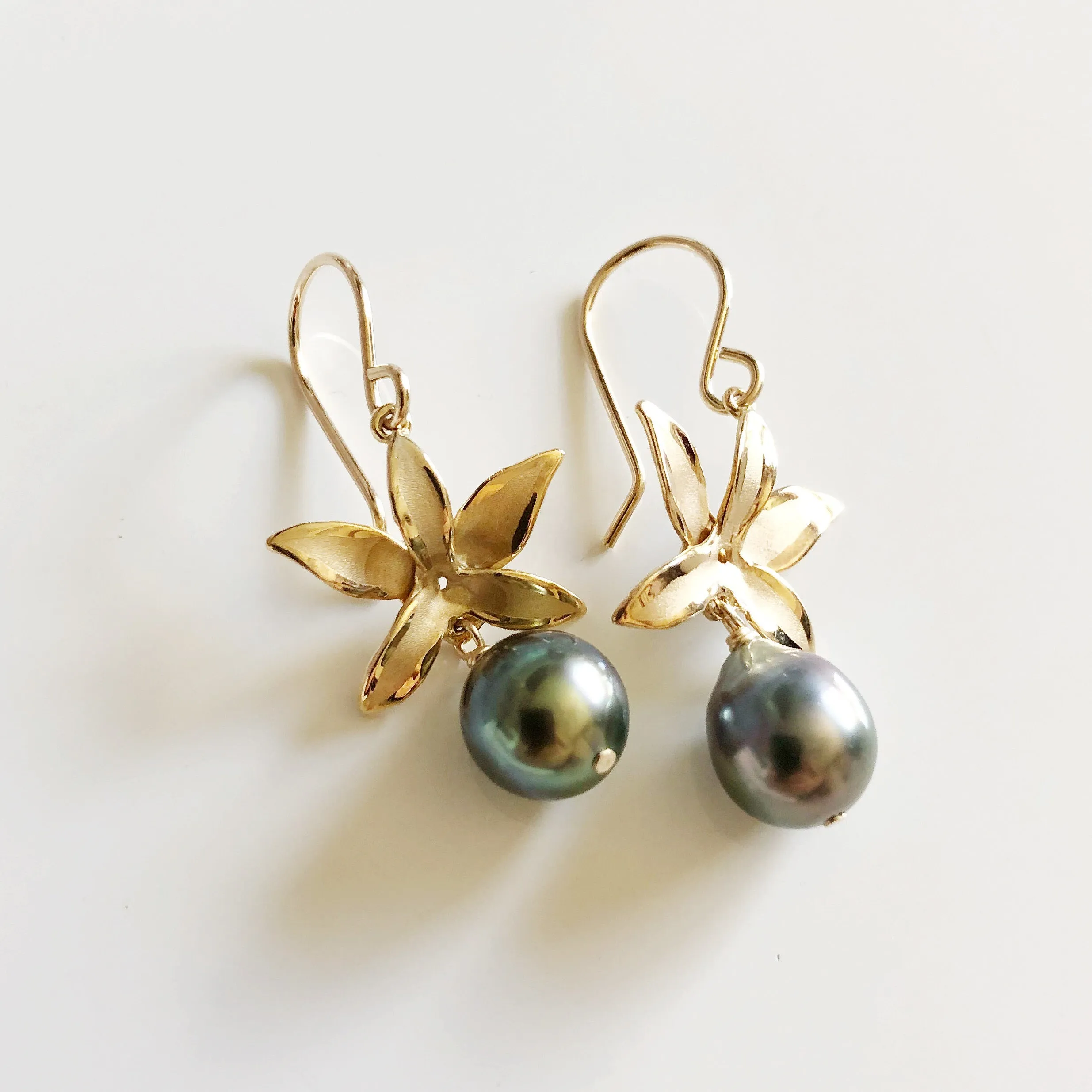 Orchid earrings - 5 petals with tahitian pearls (E514)