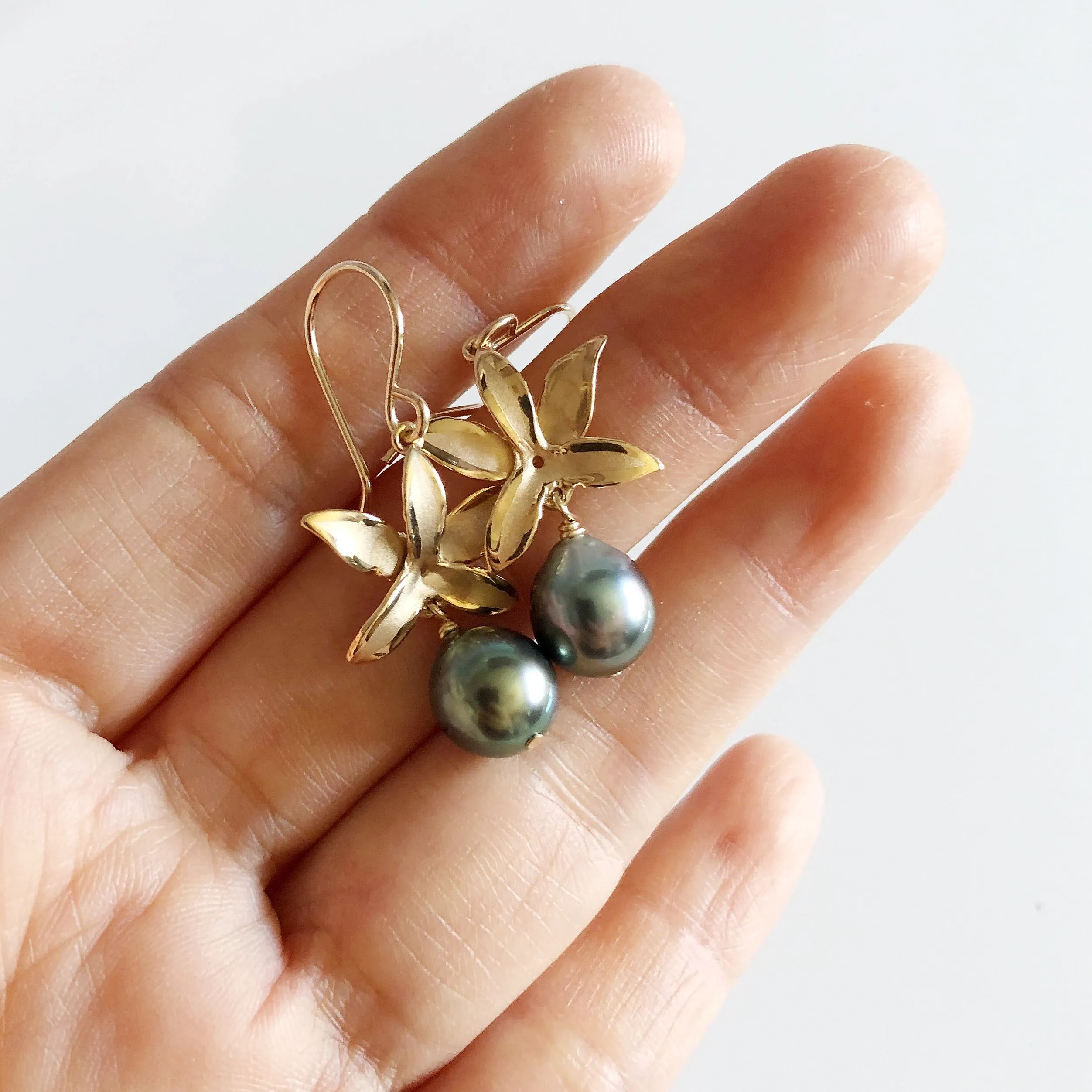 Orchid earrings - 5 petals with tahitian pearls (E514)