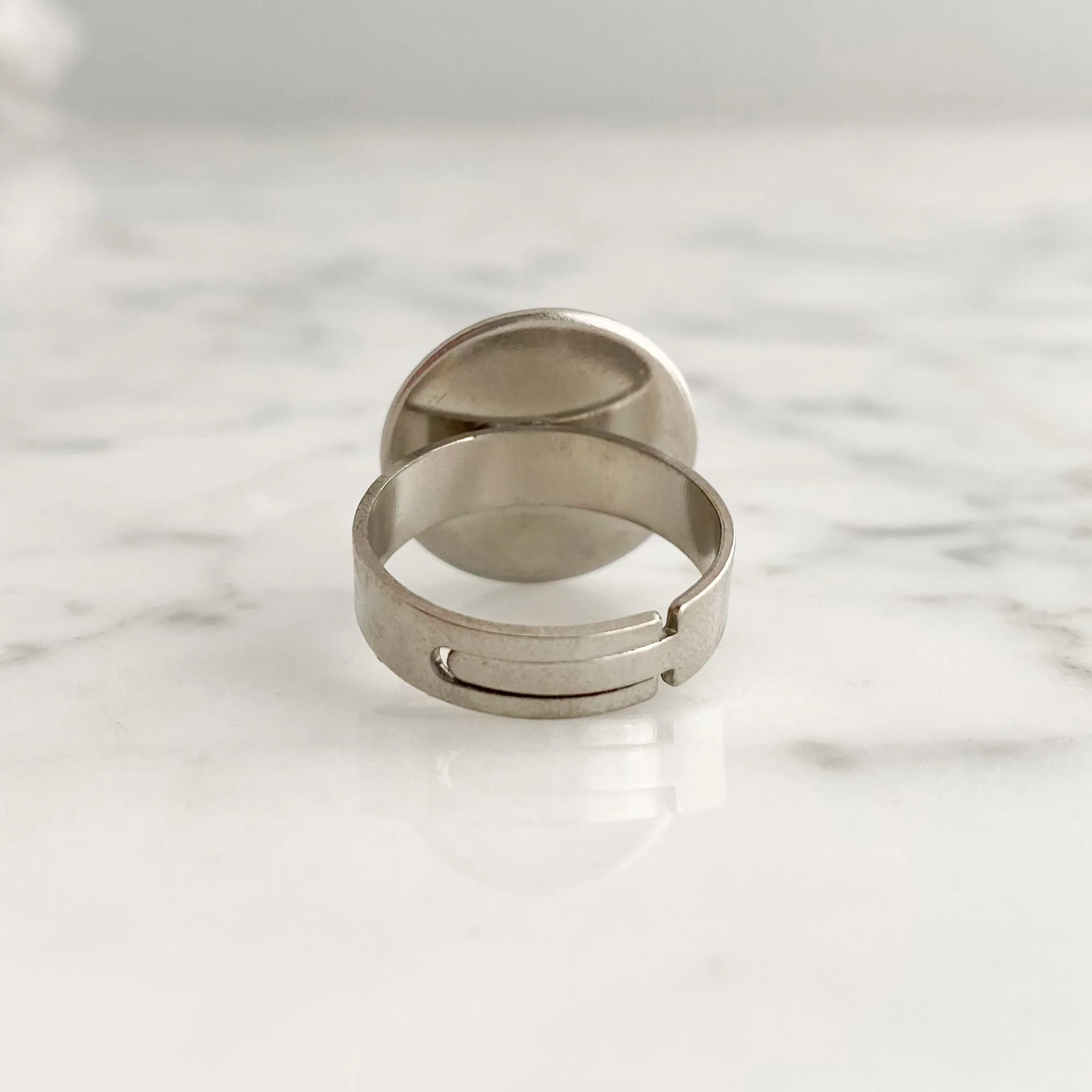 SHIRELLE white mother of pearl ring