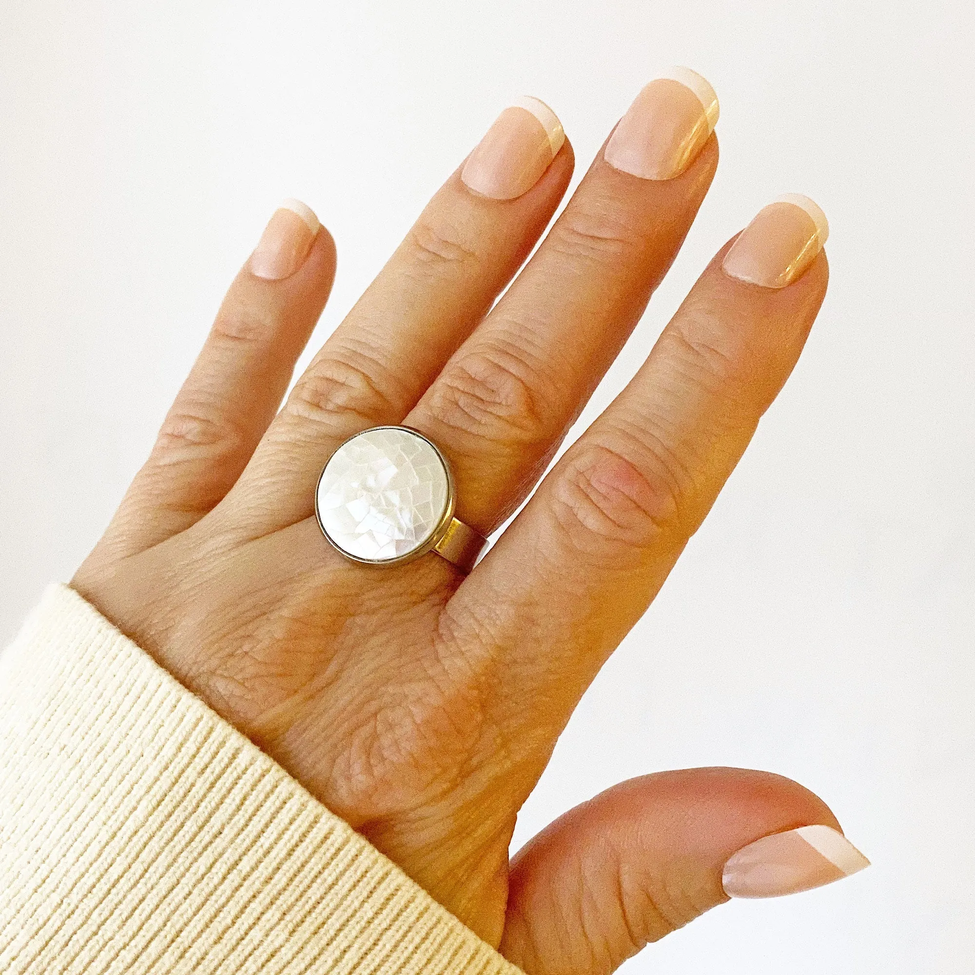 SHIRELLE white mother of pearl ring