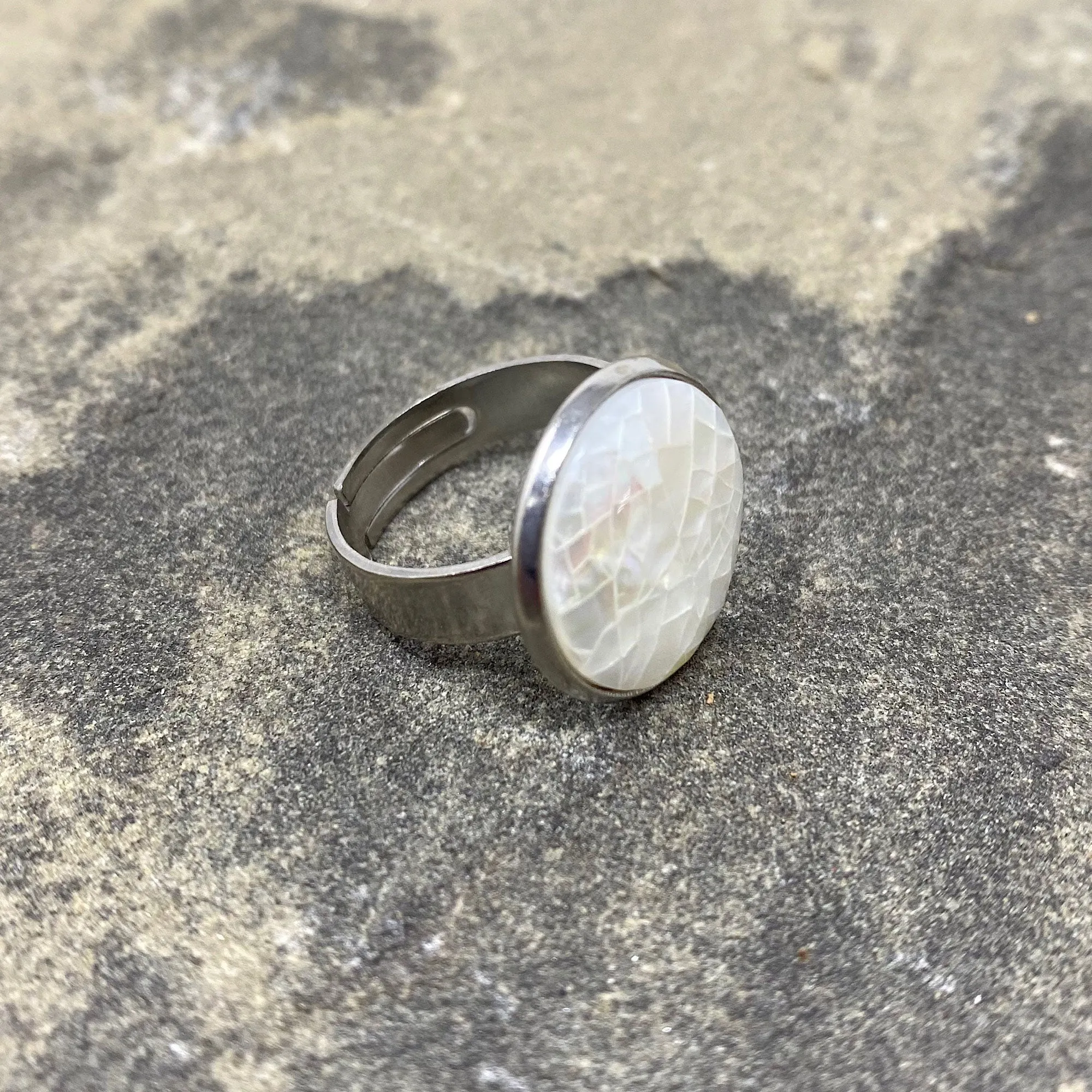 SHIRELLE white mother of pearl ring