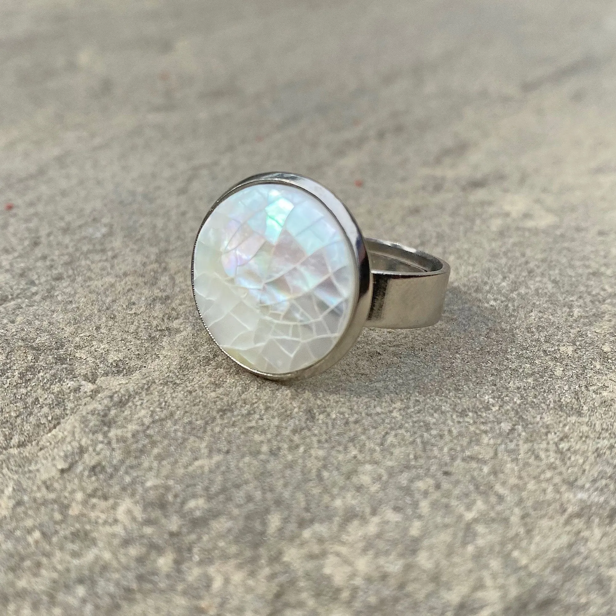 SHIRELLE white mother of pearl ring