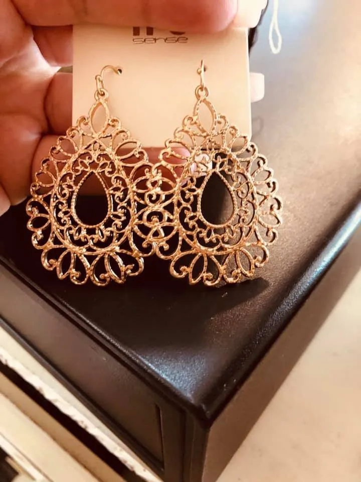 Tear Drop Filigree Earrings