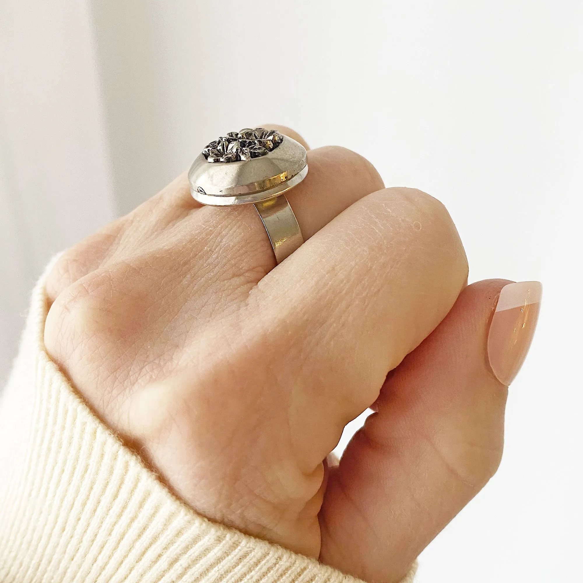 VERMONT vintage silver flower cocktail ring