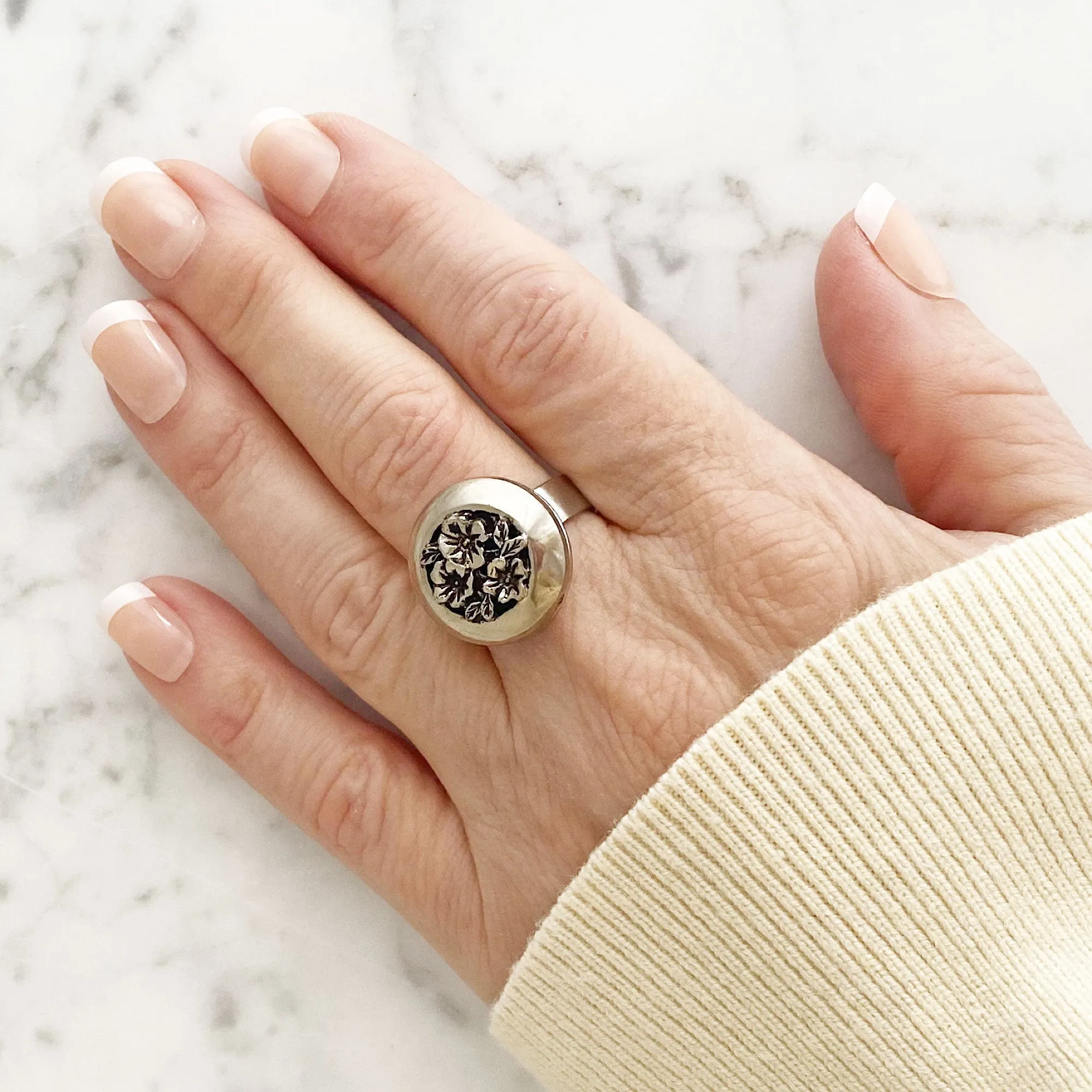 VERMONT vintage silver flower cocktail ring